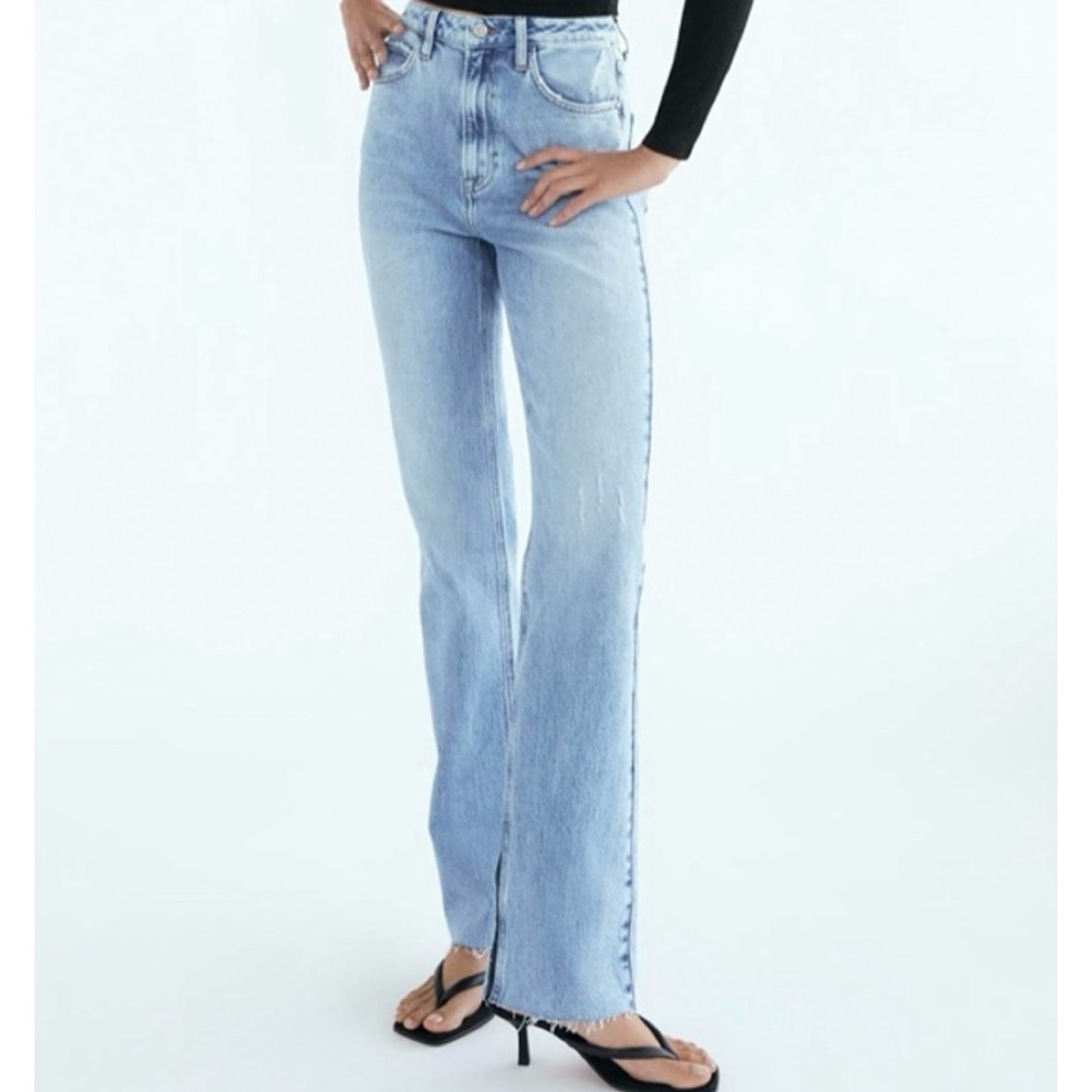Zara High rise five pocket blue jeans. Flared legs and unfinished hem